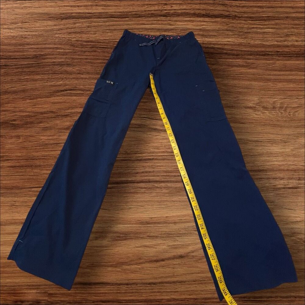 ☑️ Koi Navy Blue Drawstring Cargo Scrub Pants Estimated Size Small